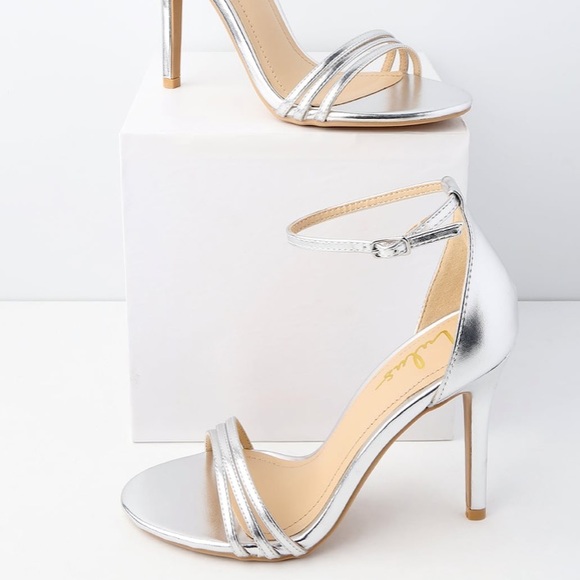 Silver heels - Picture 2 of 3